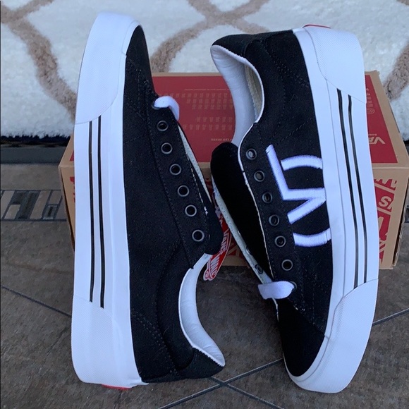 VANS STAPLE BLACK/TRUE WHITE MEN’S - Picture 16 of 16